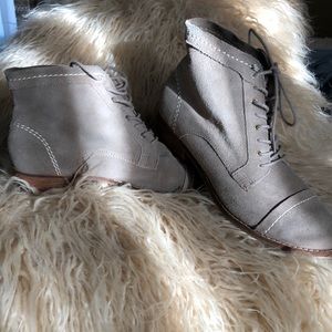 Women’s size 6 lace up ankle booties